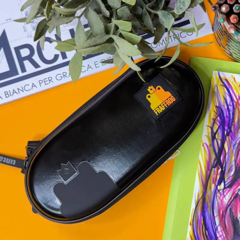 Astuccio Oval Fraffrog Special Edition – Tinta Unita | Con Art Marker Incluso
