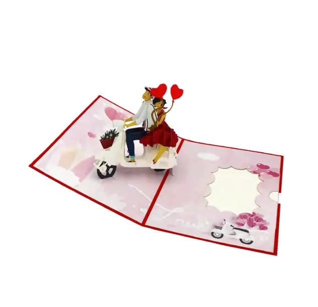 Biglietto Augurale Origami Innamorati in Vespa