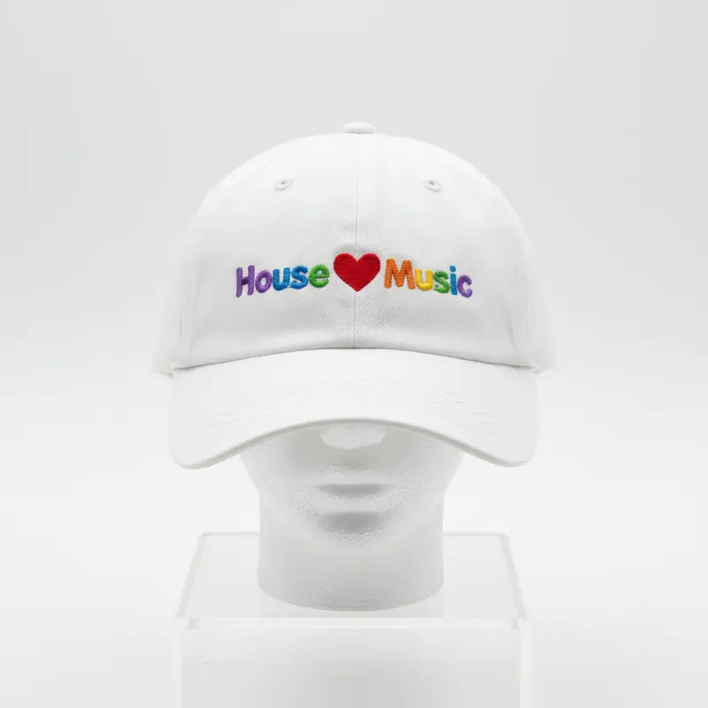 KOKOBO Cappellino "House ❤️ Music" - Dad Hat Bianco Ricamo Multicolore