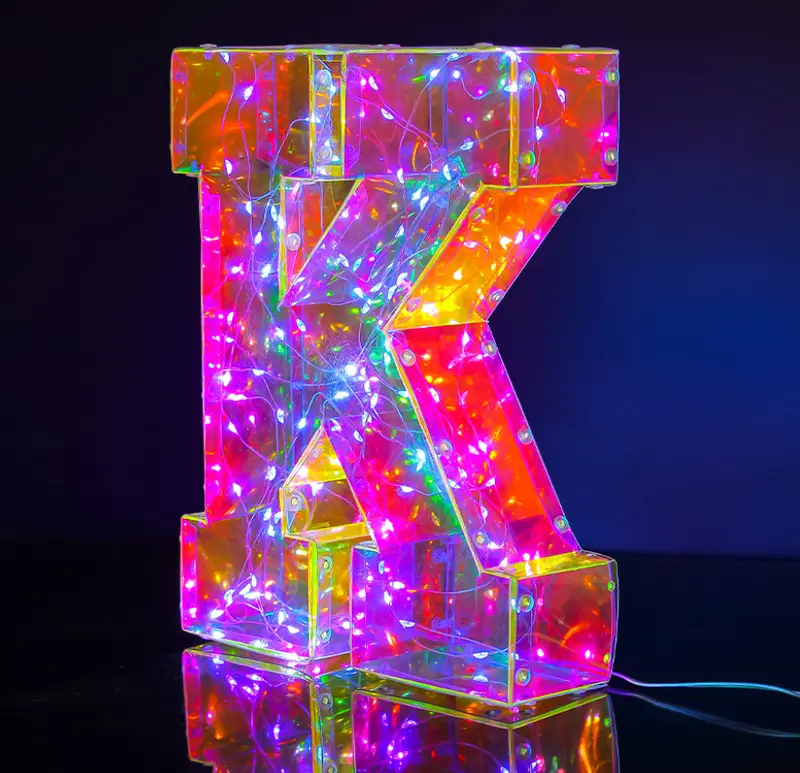 Lampada a LED USB Multicolore - Lettera "K"