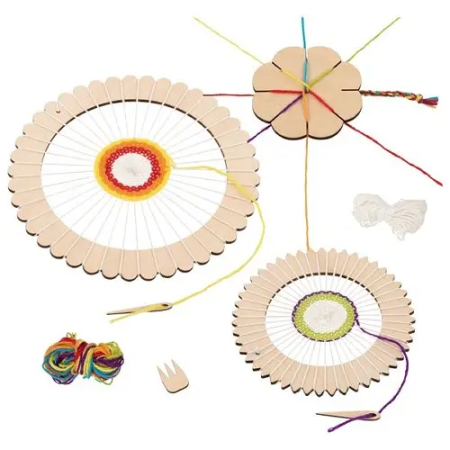 Telaio circolare e fiore a treccia