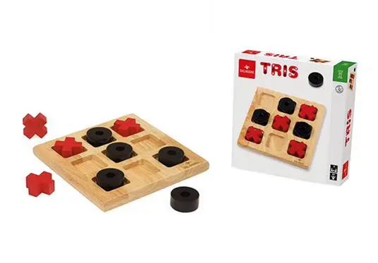 Tris in legno gioco in societa